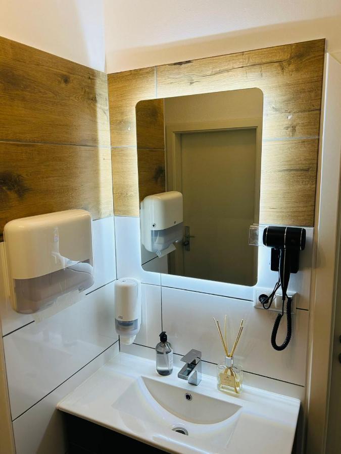 Messe Hv-1 Apartment ดุสเซลดอร์ฟ ภายนอก รูปภาพ